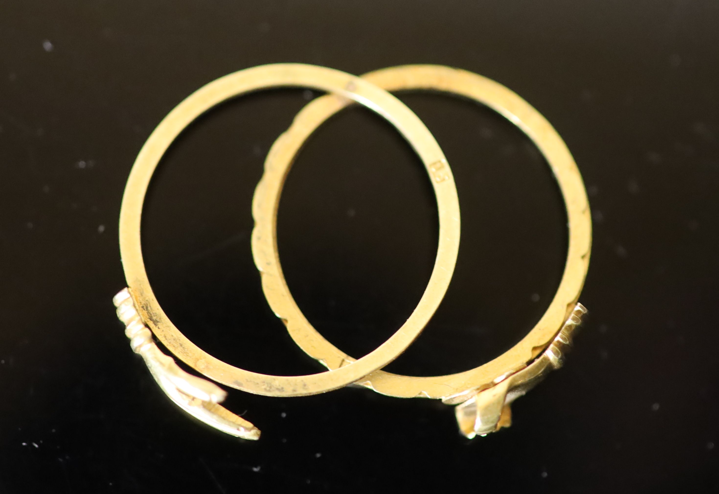 A Victorian 15ct gold Fede ring,